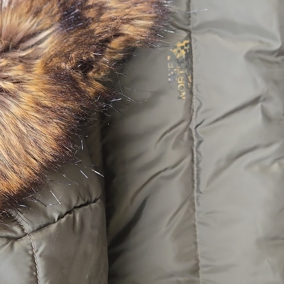 The North Face W Gotham 550 Goose Down Grape Leaf Green Puffer Jacket Faux Fur M - Picture 5 of 5